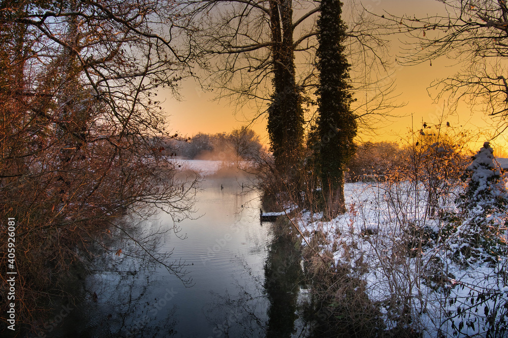 Wintersonnenuntergang im Grand Ried im Elsass Wintersonnenuntergang im Grand Ried im Elsass