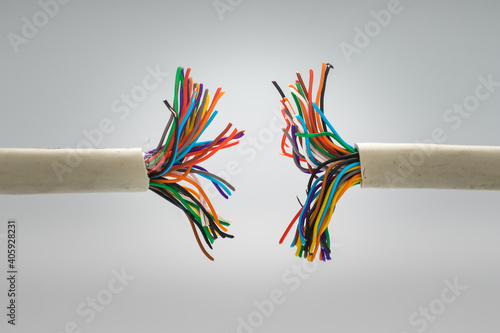 Damaged stranded cable. Internet communication channel disabled. Network troubleshooting.