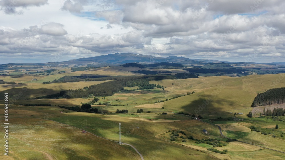 survol du Puy de Sancy en Auvergne, parc naturel régional des volcans d'Auvergne survol du Puy de Sancy en Auvergne, parc naturel régional des volcans d'Auvergne