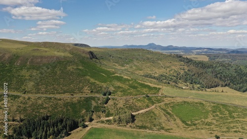 survol du Puy de Sancy en Auvergne  parc naturel r  gional des volcans d Auvergne