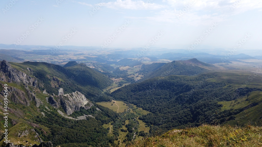 Fototapeta premium Puy de Sancy en Auvergne en vue aérienne