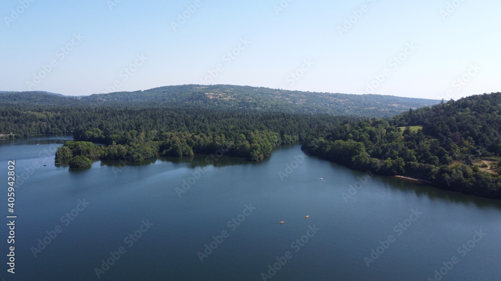 Lac d'Aydat vue du ciel, parc naturel régional des volcans d'Auvergne