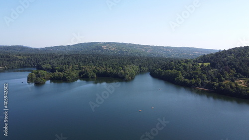 Lac d'Aydat vue du ciel, parc naturel régional des volcans d'Auvergne