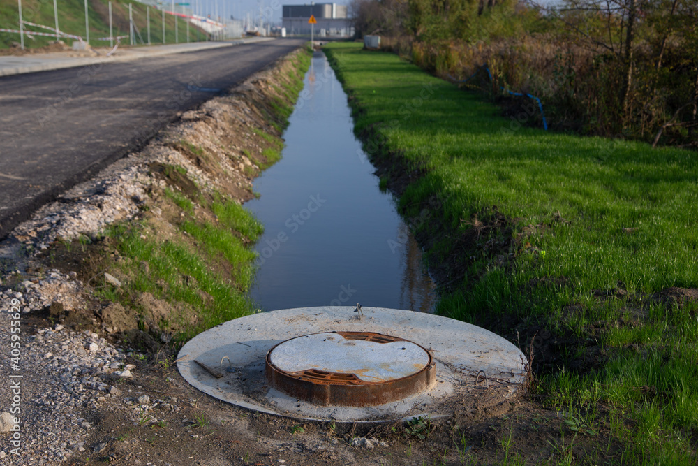 construction of a sewer well near the water canal