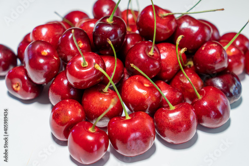 Fresh cherry fruit © udorn_1976
