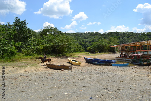 Ferry del Lago Hatillo en Cotuí