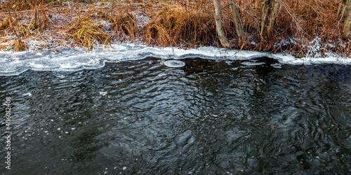 Fototapeta Naklejka Na Ścianę i Meble -  Fast river with ice in late autumn