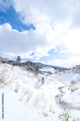 【群馬県】冬季の万座温泉 © travel