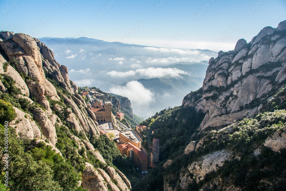 Monserrat. Rutas por la montaña. Paisajes y vistas de Cataluña 