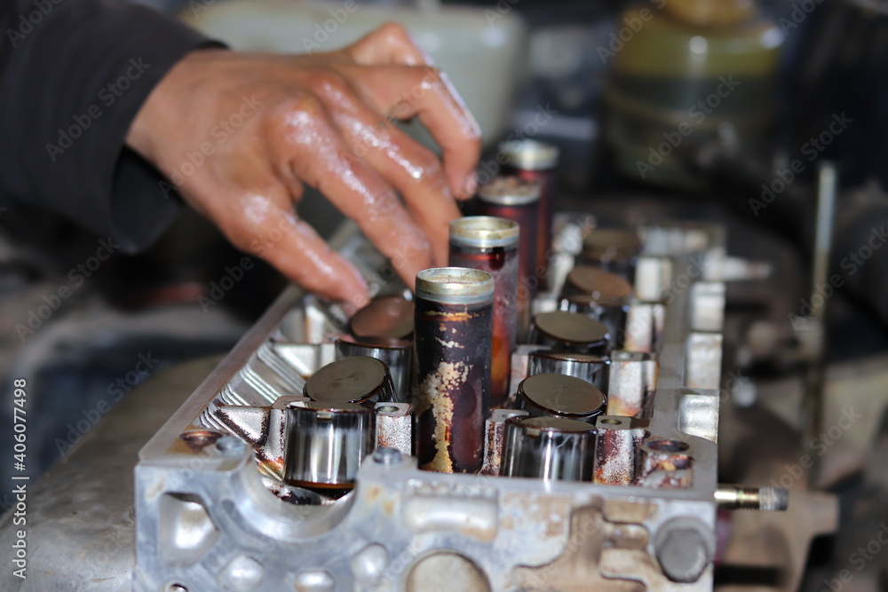 Repair of the internal combustion engine of a passenger car. Replacing the timing chain. Repair of the internal combustion engine of a passenger car. Replacing the timing chain.