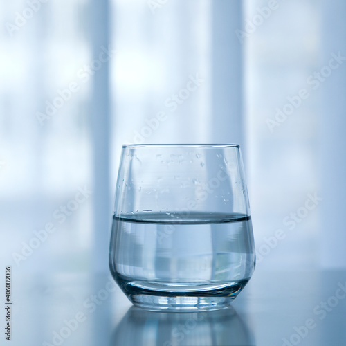 Wallpaper Mural Glas, Wasser, halbleer Torontodigital.ca