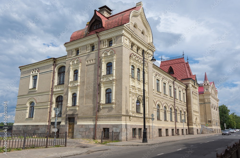 view of the Bread Exchange Palace in Rybinsk, photo taken on a sunny summer day