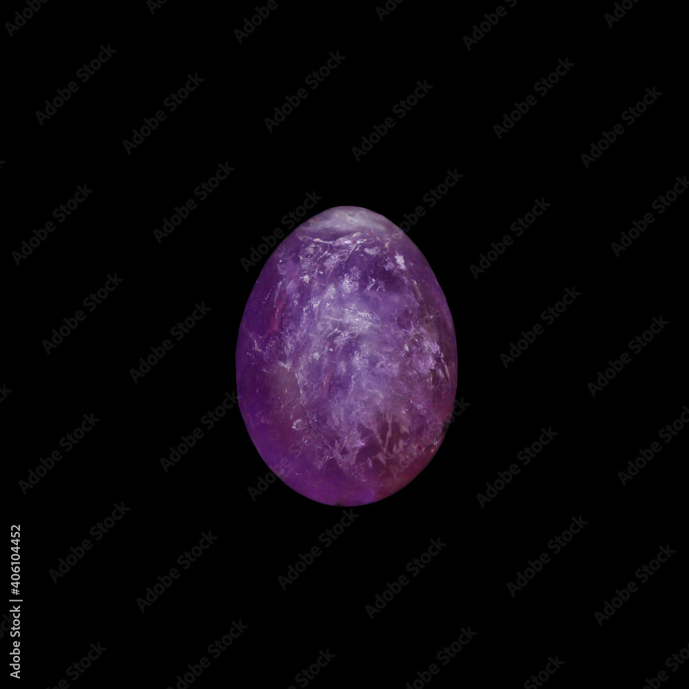 Obraz premium Amethyst egg on black background