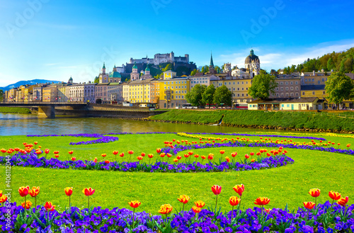 Obraz na płótnie Beautiful view of Salzburg skyline with Festung Hohensalzburg and Salzach river in summer, Salzburg, Austria w salonie