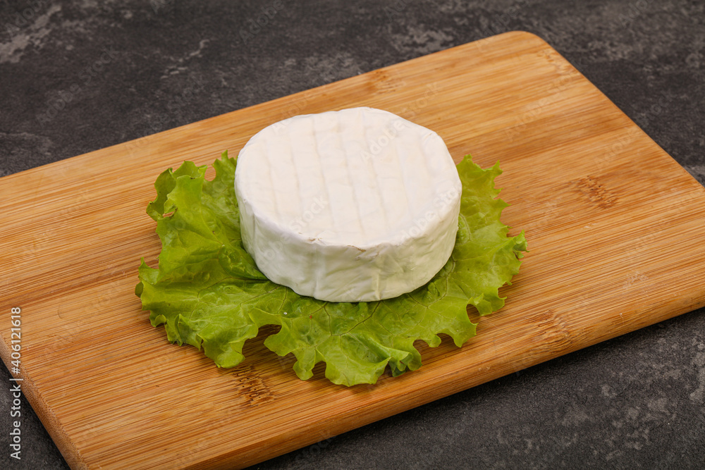 Delicous Brie round soft cheese Delicous Brie round soft cheese