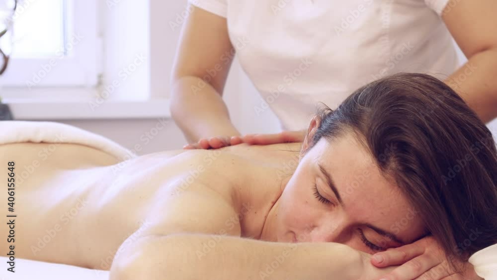 Young pretty woman enjoying Vietnamese body massage with aromatic oil at spa club
Young pretty woman enjoying Vietnamese body massage with aromatic oil at spa club