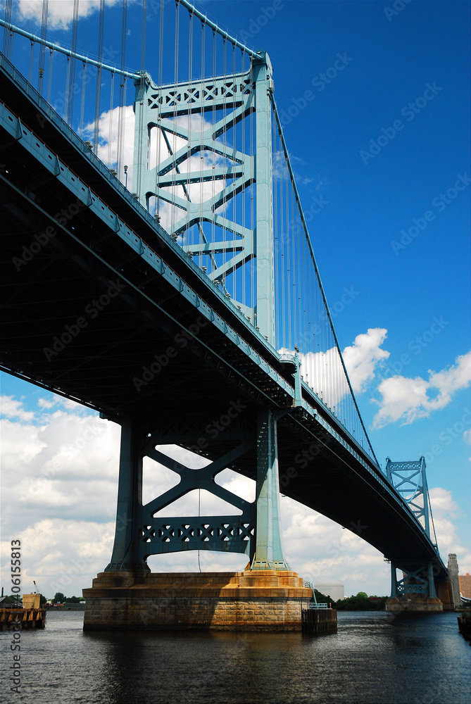 Fototapeta The Ben Franklin Bridge spans the Delaware River in Philadelphia, connecting it with New Jersey
