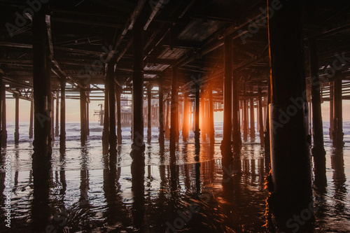 Cuadro en lienzo Santa Monica pier at sunset