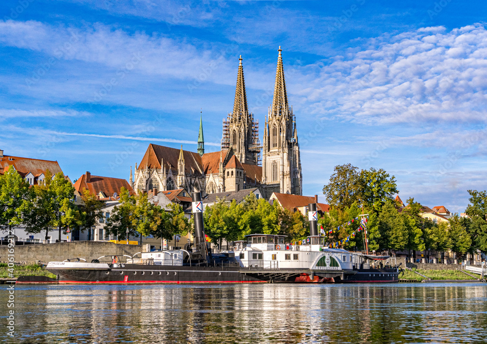 Regensbureger Dom und Museumsschiff
