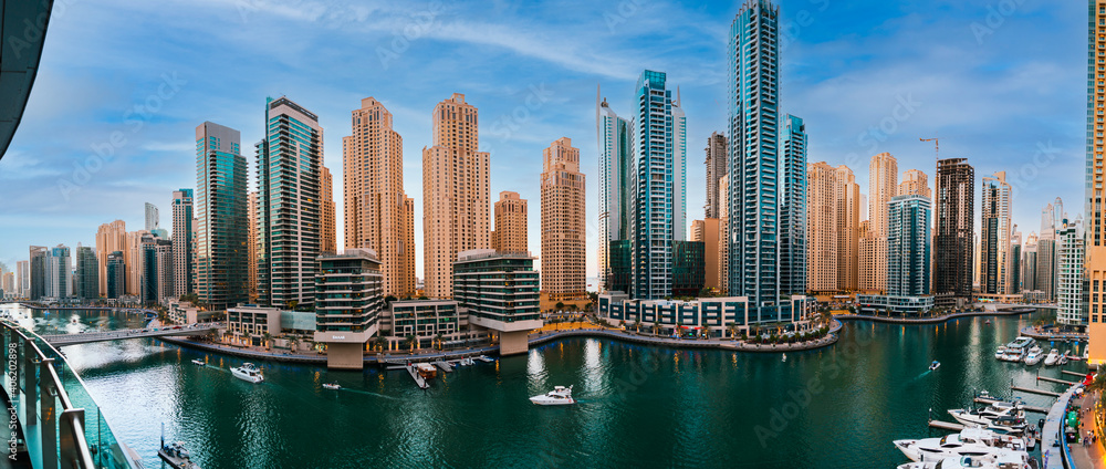 Fototapeta premium Cloudy Days in Dubai Marina.