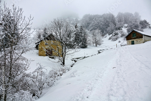 Hameau du Sornin sur le plateau du Sornin sous la neige dans le Vercors 
