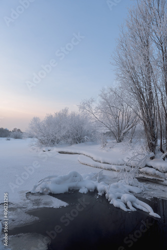 Frosty morning on the river © Grigoriy