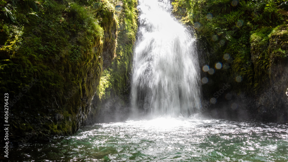 Fototapeta premium Waterfall in Portland Oregon, Waterfalls of Oregon
