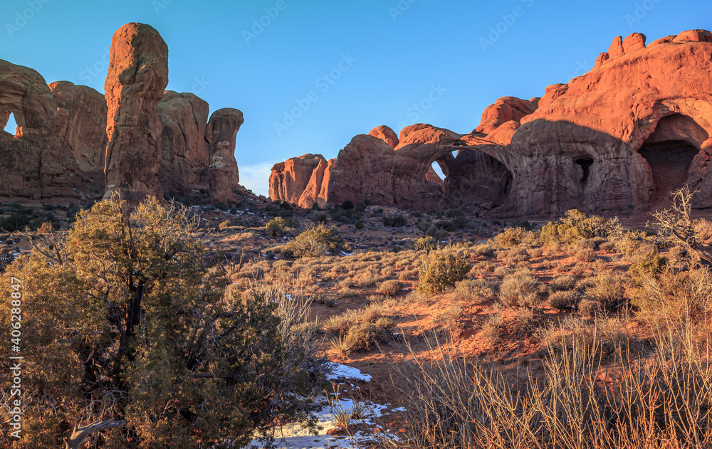 Fototapeta premium Trail to Double Arch Formation, Arches National Park, Utah
