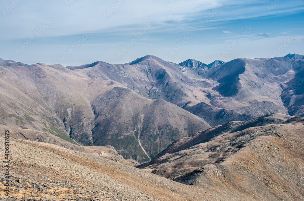 Ruta de Senderismo desde Nuria a Puigmal. Pirineos, vall de Nuria. Paisaje de Alta Montaña Ruta de Senderismo desde Nuria a Puigmal. Pirineos, vall de Nuria. Paisaje de Alta Montaña