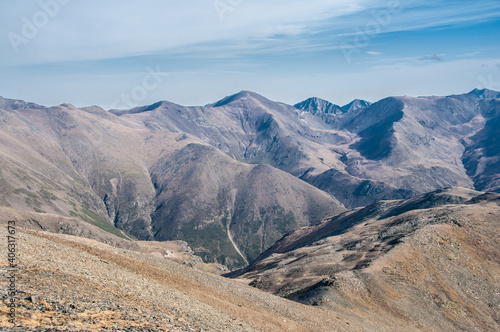 Ruta de Senderismo desde Nuria a Puigmal. Pirineos, vall de Nuria. Paisaje de Alta Montaña