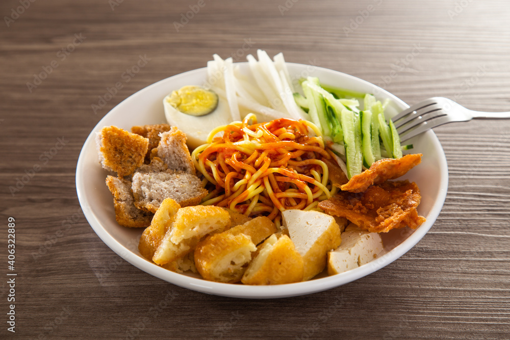 Mee Rojak is Malaysia Indian food of noodle with peanut sauce. Mee Rojak is Malaysia Indian food of noodle with peanut sauce.