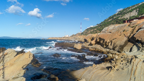 pictures of rocks by the sea hd