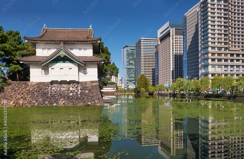 Kikyo-bori moat around Tokyo Imperial Palace with the Sakuradayagura tower on the background. Japan
