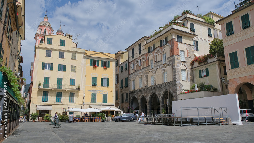 Il centro storico di Chiavari in provincia di Genova, Liguria, Italia.