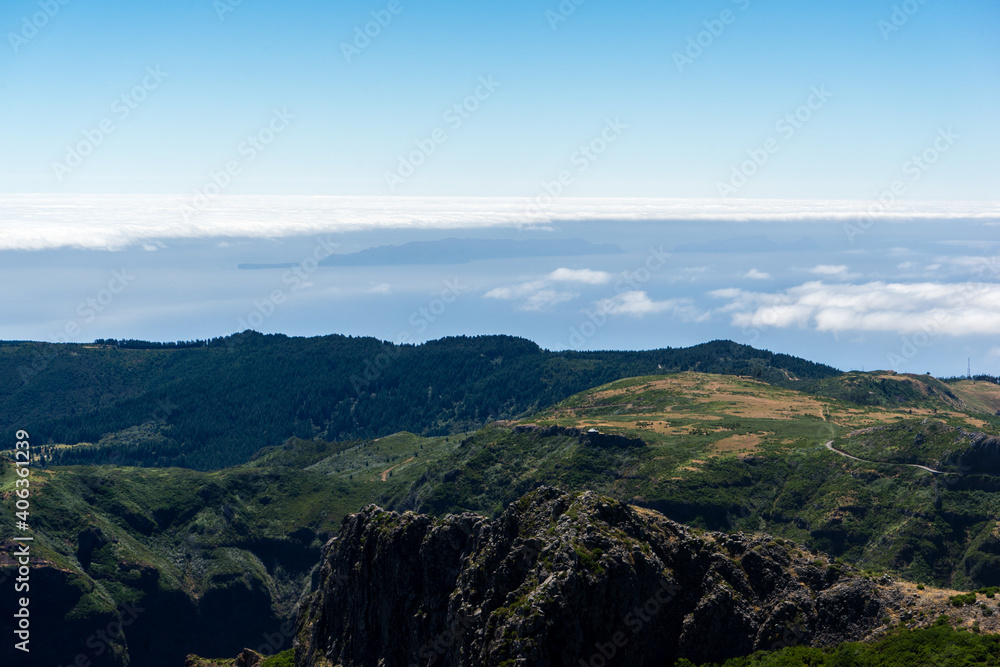 Pico do Areeiro, view on neighbouring Islands in the distance