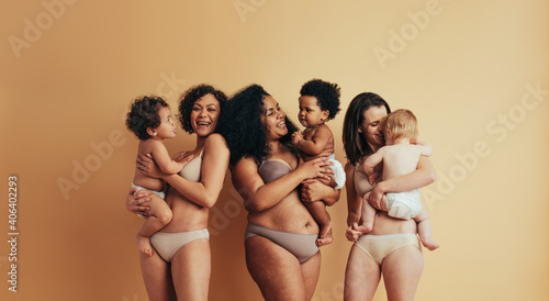 Fotografering Diverse mothers and babies