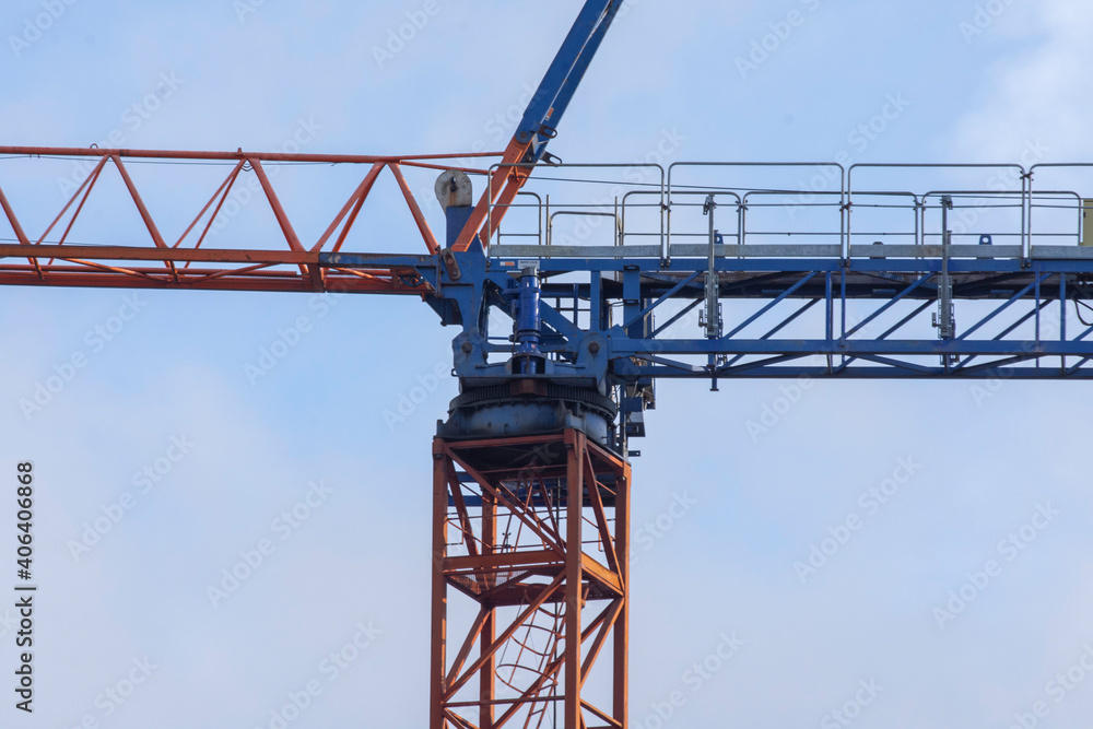 Grue en treillis de chantier