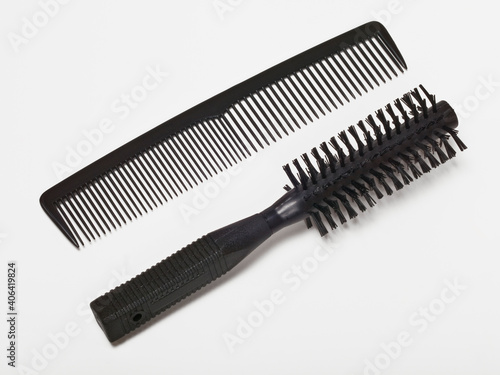 Kamm und Haarb  rste   comb and hairbrush