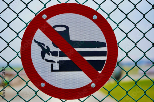 Traffic sign no smoking.