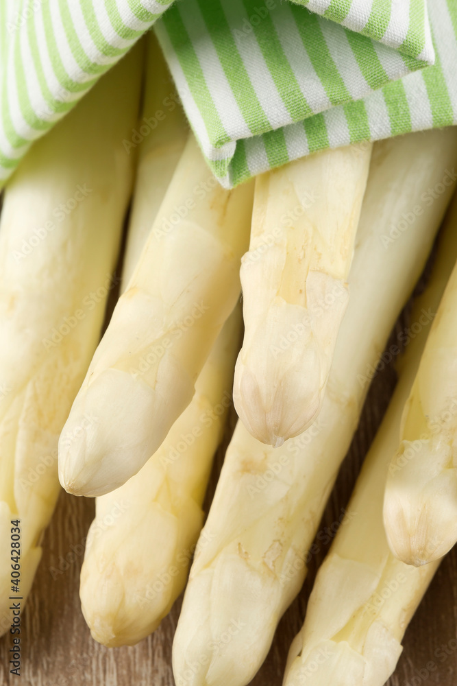 Fototapeta premium White asparagus bundled with a tea towel