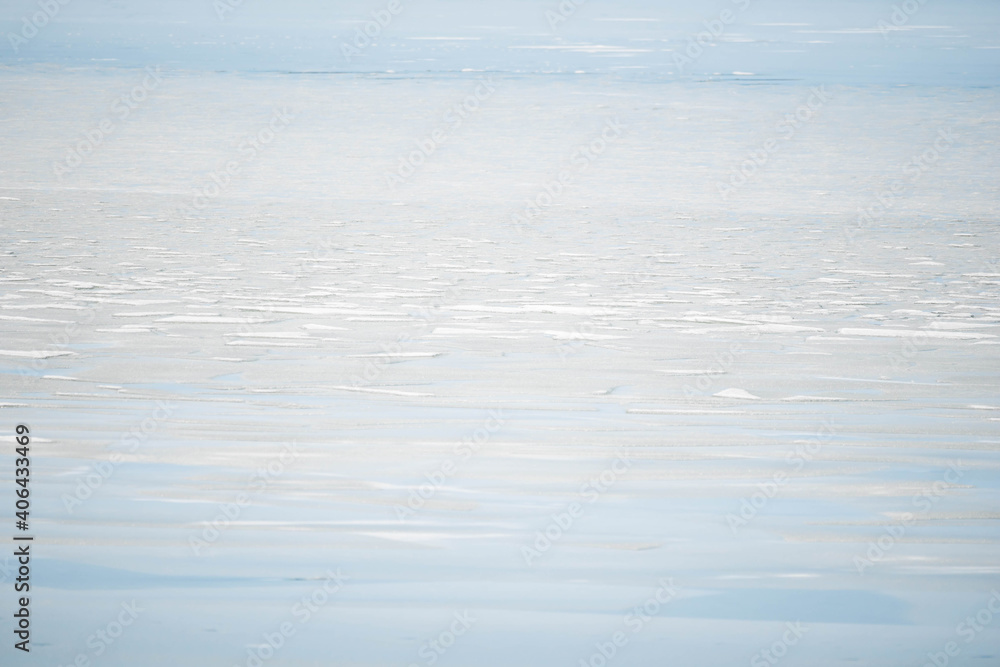 全面凍結した諏訪湖