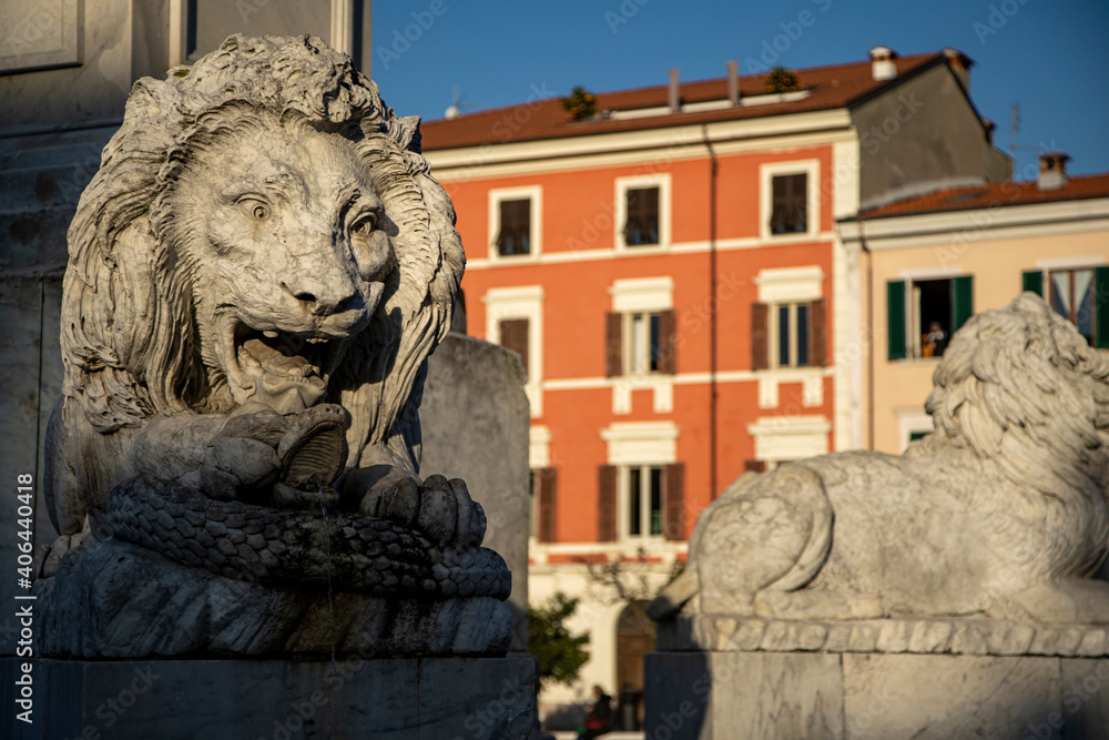 Massa, Toscana: un dettaglio del Monumento Commemorativo in Piazza Aranci 
