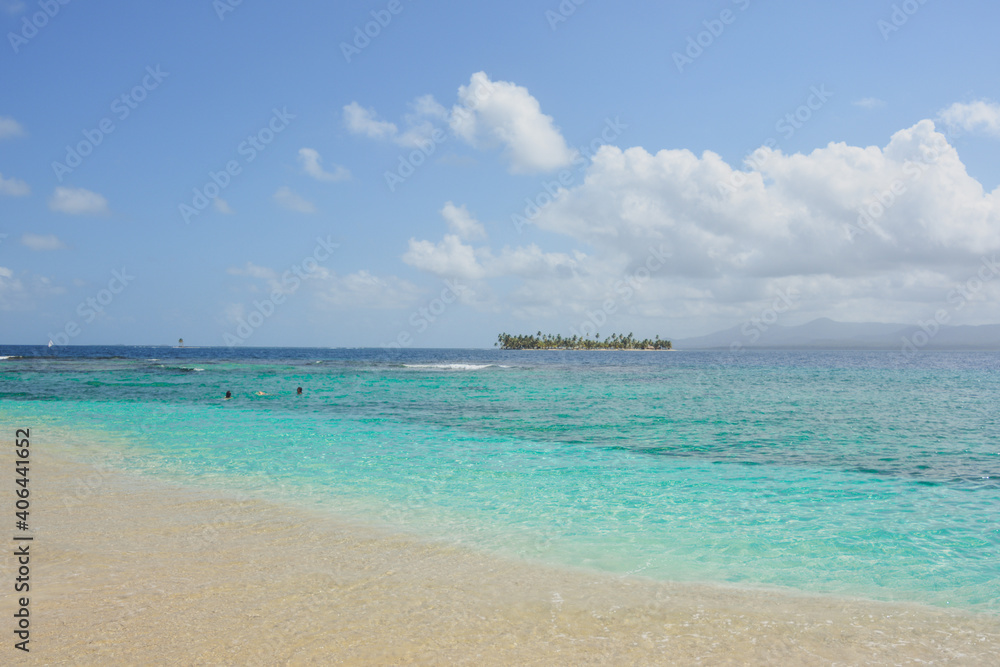 Palm trees and pristine beaches on the San Blas Islands in Panama