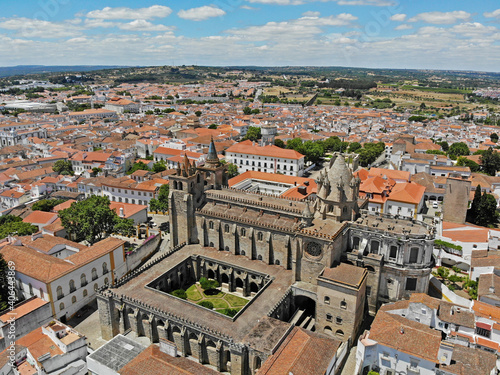 Bild auf Leinwand Die Kathedrale von Évora ist das grösste Gotteshaus Portugals