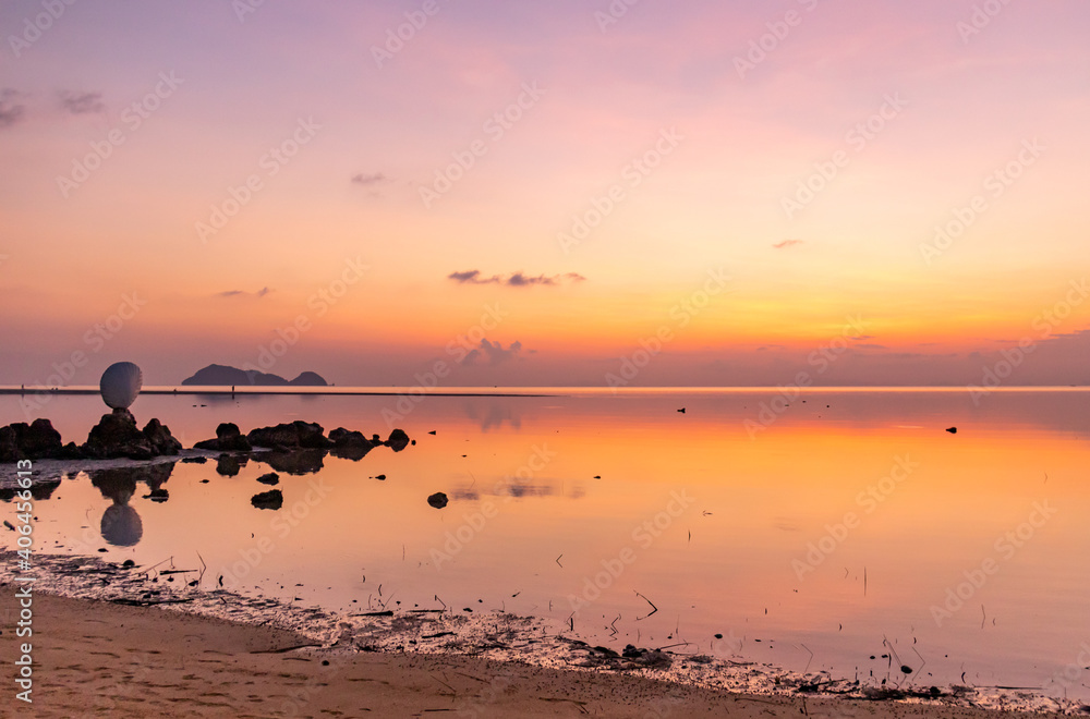 Coucher de soleil sur la mer à Ko Pha Ngan, Thaïlande
