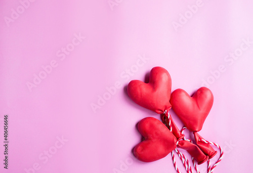 happy valentines day.red heart-shaped balloons on a pink background. space for text