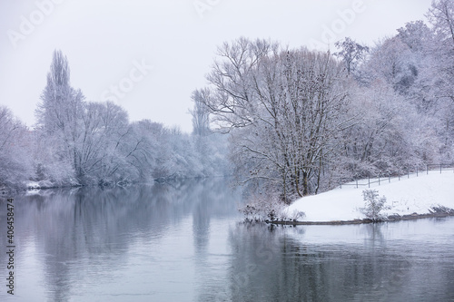 Winterlandschaft am Fluss