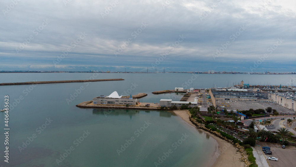 Fotografía aérea de un puerto deportivo con mi drone.