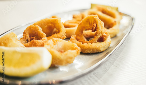Breaded squid with lemon