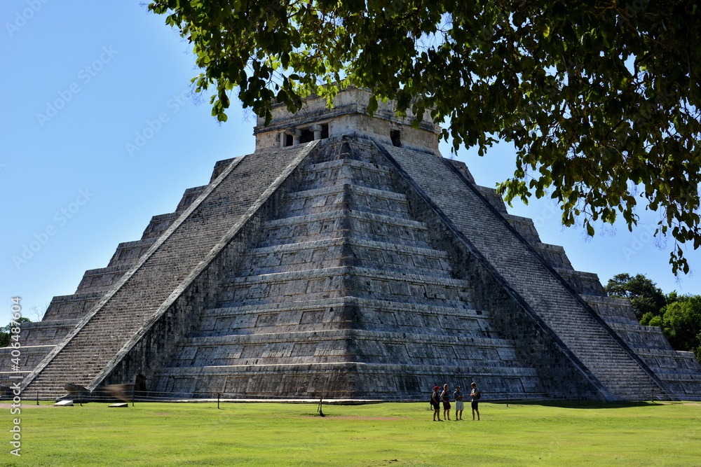 Paisajes y rincones de la zona arqueológica maya de Chichen Itzá, en el estado de Yucatán, en el sureste de Mexico Paisajes y rincones de la zona arqueológica maya de Chichen Itzá, en el estado de Yucatán, en el sureste de Mexico